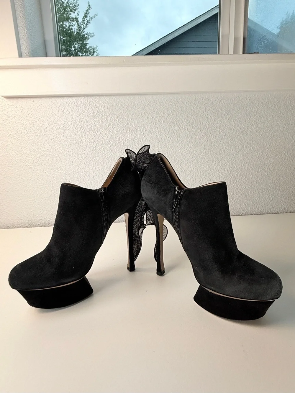 Nicholas Kirkwood Black Suede Ruffle Heel Platform Booties Size 38 With Dustbag